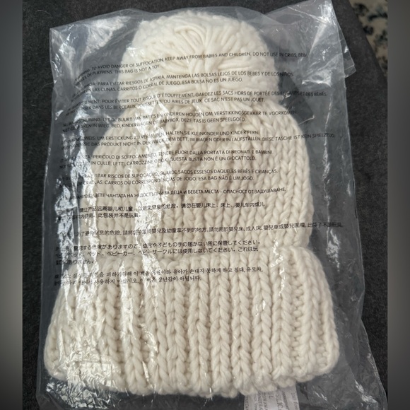 NWT Womens Beanie - unused still in packaging Fashion Nova Ivory color - Picture 3 of 4